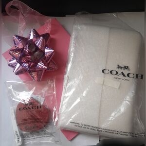 New Coach Large Wristlet 8" & Heart Compact Mirror ( Free Gift Bag/Bow)